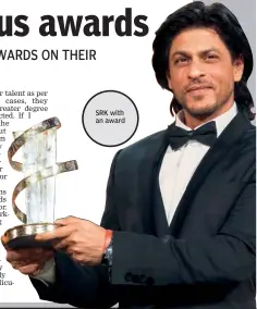  ??  ?? SRK with an award