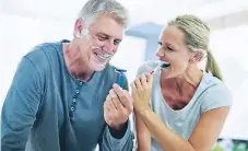  ??  ?? ASEO. Los dientes también deben ser cuidados, entrados en edad, para evitar la pérdida de la pieza dental.