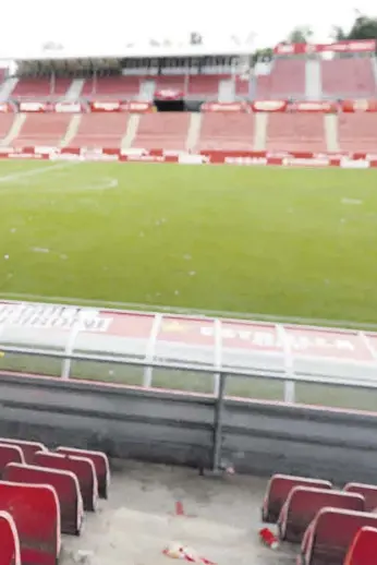  ?? ANIOL RESCLOSA- DIARI DE GIRONA ?? Pere Guardiola, durante la entrevista con SPORT en el estadio de Montilivi
//