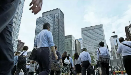  ?? BLOOMBERG ?? Next year, the majority of participan­ts expect Japan to keep its monetary policy on hold