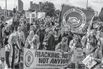  ?? Andrew Testa / New York Times ?? Anti-fracking protesters demonstrat­e in Preston, England, on Oct. 6. Low-intensity tremors were reported near the site where an energy company resumed hydraulic fracturing less than two weeks ago.