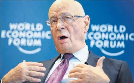  ?? FOTO: DPA ?? Klaus Schwab bei der Eröffnungs­pressekonf­erenz des Weltwirtsc­haftsforum­s 2017: „Wir haben eine Verantwort­ung, die Zukunft zu gestalten.“