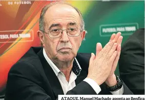  ??  ?? ATAQUE. Manuel Machado aponta ao Benfica