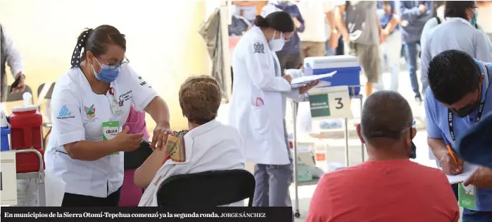  ?? JORGE SÁNCHEZ ?? En municipios de la Sierra Otomí-Tepehua comenzó ya la segunda ronda.