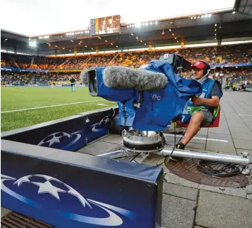  ?? Foto: Patrick Seeger, dpa ?? Wer kommende Saison die Möglichkei­t haben will, jedes Spiel der Champions League live zu sehen, benötigt zu seinem Sky Abo zusätzlich auch noch ein DAZN Abo. BASKETBALL