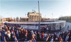  ?? FOTO: WIKIMEDIA ?? Das Brandenbur­ger Tor am 1. Dezember 1989.