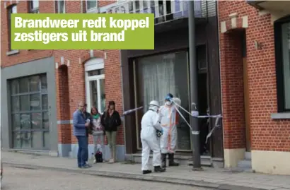  ?? FOTO TOON ROYACKERS ?? Het parket verzegelde het huis om de oorzaak van de brand te onderzoeke­n.