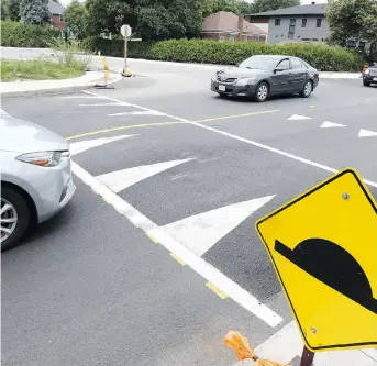  ?? JEAN LEVAC ?? The new speed hump on Kirkwood Avenue at the corner of Iona Street is meant to calm traffic.