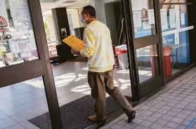  ?? Santiago Mejia/The Chronicle ?? A man delivers petitions to the San Francisco Unified School District headquarte­rs in August.