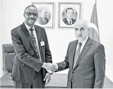  ?? ?? Tarım ve Orman Bakanı Vahit Kirişci, BM Su Konferansı­na katılmak için bulunduğu New York’ta, Etiyopya Su ve Enerji Bakanı Habtamu Itefa ile bir araya geldi.