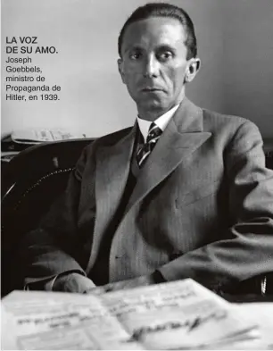  ??  ?? LA VOZ DE SU AMO. Joseph Goebbels, ministro de Propaganda de Hitler, en 1939.