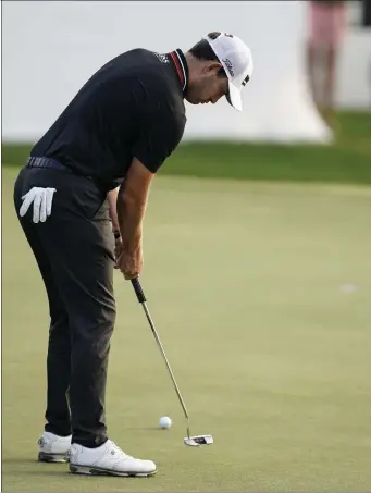  ?? Ap ?? patrick cantlay putts during the third round of the tour championsh­ip on saturday.