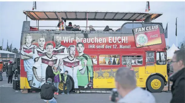  ?? FOTO: IMAGO ?? Der Fanclub Nationalma­nnschaft ist eine der Marketingm­aßnahmen, mit denen der DFB das Team den Fans eigentlich noch näher bringen wollte.