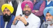  ??  ?? Suspended AAP MLA Sukhpal Singh Khaira addressing a press conference at Talwandi Sabo on Sunday. SANJEEV KUMAR/HT