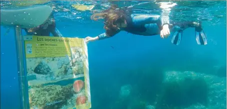  ?? (Photos D.R.) ?? À la découverte des panneaux pédagogiqu­es des sentiers marins.