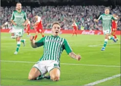  ??  ?? Loren, celebrando un gol con el Betis.