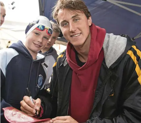  ?? PHOTO: KEVIN FARMER ?? IDOL: Dual Olympian Cameron McEvoy (right) with Toowoomba Grammar Swimming Club member Juert Eerkens at Toowoomba Flyers Swimming Club’s Spring Meet at Milne Bay Aquatic Centre yesterday.