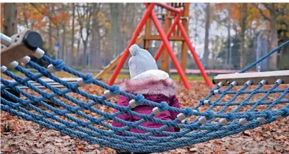  ?? FOTO: JANA BAUCH ?? Der Spielplatz am Tiergarten in Odenkirche­n wurde bereits aufgewerte­t und wird von Kindern gerne genutzt. Elf weitere „Spielparks“sollen folgen.