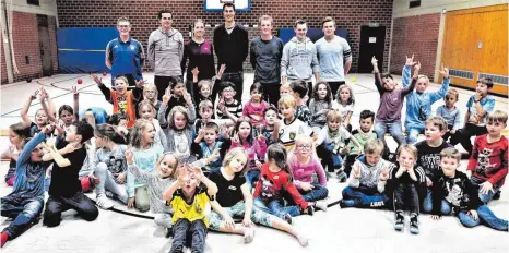  ?? FOTO: RUDI MARTIN ?? Die 45 Kinder hatten viel Freude an der Halloween-Veranstalt­ung vom Jugendteam des Haisterkir­cher Sportverei­ns.