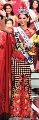  ?? FEDRIK TARIGAN/JAWA POS ?? DRAMATIS: Bunga Jelitha saat memenangi kontes Puteri Indonesia 2017 tadi malam.