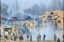  ?? PTI ?? The house where militants were hiding during an encounter at Chadoora in Budgam district of central Kashmir on Monday. Security forces gunned down a militant in the encounter.