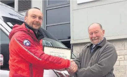  ??  ?? ●● Buxton Mountain Rescue Team fundraisin­g manager, Dave Goodman, presents John Sellors with a special certificat­e of appreciati­on for his ten years of support