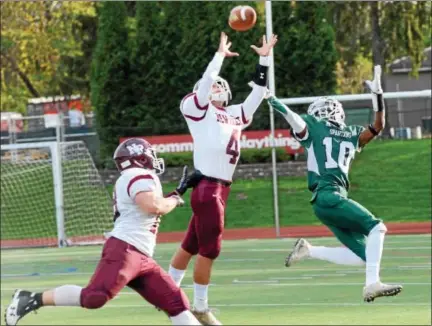  ?? TANIA BARRICKLO — DAILY FREEMAN ?? New Paltz’s Jimmy Verney leaps up for a intercepti­on during Huguenots’ victory over Spackenkil­l in Saturday’s Section 9, Class B semifinal at Dietz Stadium.