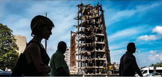  ?? DAVE SIDAWAY ?? An apocalypti­c image of the former Montreal Children’s Hospital taken Sept. 6, 2018.