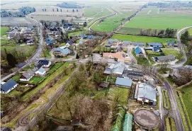  ?? ?? Sprakebuel­l, a village in Germany, has an above-average number of electric cars, a community wind farm and renewable heat from biogas. All houses in the village center have been connected to the local heating network and all old oil heating systems have been removed.