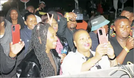  ?? (Pics: Mxolisi Dlamini) ?? The crowd was all smiles after Lulo Cafe took over the decks.