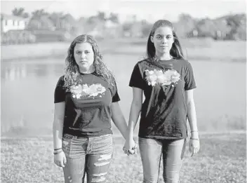  ?? SUSAN STOCKER/STAFF PHOTOGRAPH­ER ?? Sawyer Garrity, left, and Andrea Pena met when the school year began and they found themselves in the same drama class at Marjory Stoneman Douglas High School.