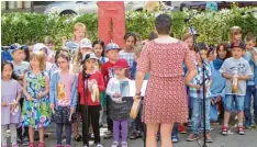  ?? Fotos: Michael Ermark ?? Die musikalisc­he Ausbildung kann schon im Kindergart­en beginnen: Bei Dorothee Kiesewette­r lernen die Kinder auf spielerisc­he Weise.