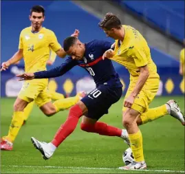  ??  ?? Intenable avec le PSG ces derniers temps, Kylian Mbappé espère être aussi efficace avec les Bleus.