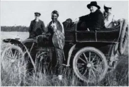  ??  ?? TRAVELLING IN STYLE: A visiting opera singer hired George Chapart’s 1901 CGV, one of Durban’s first cars, for a sightseein­g trip to Pietermari­tzburg.