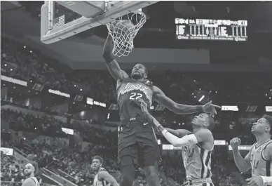  ?? DANIEL DUNN/USA TODAY SPORTS ?? Suns center Deandre Ayton dunks over Spurs guard Dejounte Murray in the first half at AT&T Center on Monday night in San Antonio.