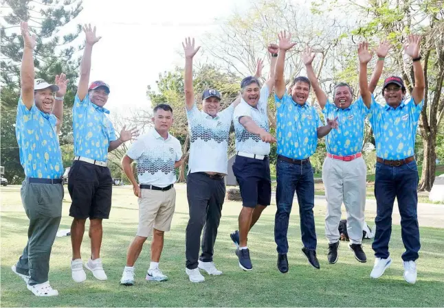  ?? PHOTOGRAPH COURTESY OF PAL ?? VICTORIOUS Del Monte golfers celebrate their sweet conquest.