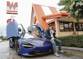  ?? Karen Warren / Staff photograph­er ?? Houston Chronicle reporter Julian Gill drinks a soda while on a test drive of a McLaren 720S Coupe.