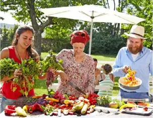  ??  ?? Der Schaugarte­n der Pflanzenar­che bietet den Besuchern eine erstaunlic­he Obst- und Gemüseviel­falt