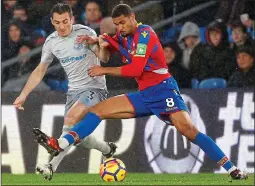  ??  ?? STRETCHING OUT: Leighton Baines (left) fights for possession with Palace’s Ruben Loftus-Cheek in a game Everton were fortunate to draw