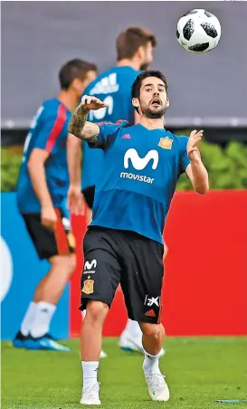  ??  ?? Isco, en el entenamien­to de España