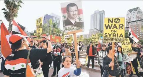  ??  ?? Demonstrat­ors protest US air strikes against Syria in Los Angeles. — AFP photo