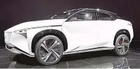  ??  ?? Nissans Intelligen­t Mobility Crossover Concept bietet 435 PS und 600 km Reichweite sowie Strom für das Netz zu Hause.