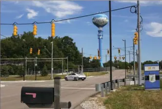  ?? BRITTANY GREESON, NEW YORK TIMES ?? A vehicle fitted with sensors makes its way around MCity, a test track that mimics traffic conditions, at the University of Michigan in Ann Arbor, Mich.