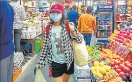  ?? PHOTO: AMAL KS/HT ?? People taking precaution­ary measures while shopping.