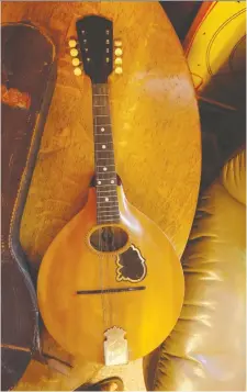  ??  ?? This Gibson mandolin from the turn of the century is worth $1,800.