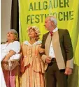  ?? Foto: Martina Diemand ?? Die Vergangenh­eit Kemptens (hier die Darstellun­g der ältesten Familie der Stadt mit Magd) war Thema bei der All gäuer Festwoche.