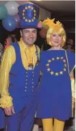  ?? FOTO: IMAGO ?? Von Kopf bis Fuß auf Europa eingestell­t: Europapoli­tiker Manfred Weber mit Frau Andrea.