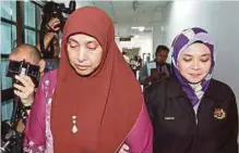  ??  ?? ZUNAIDAH mengaku tidak bersalah di Mahkamah Sesyen Johor Bahru atas pertuduhan pecah amanah.