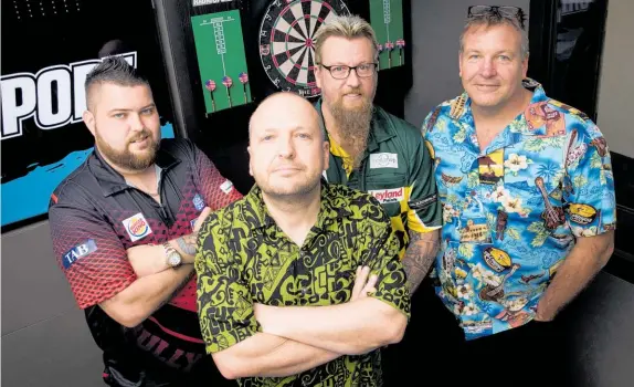  ?? Photo / Dean Purcell ?? Top darts players Michael Smith (left) and Simon Whitlock (back) with journalist Chris Reed (front) and editor Murray Kirkness.