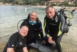  ??  ?? Selon Daniel et Jean-Marc, ses deux moniteurs, Régis a « été très courageux » lors de sa sortie en mer.